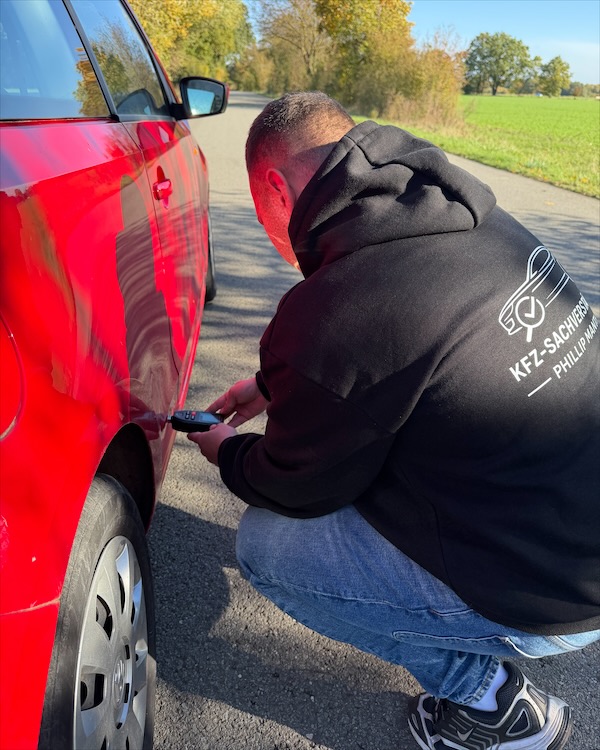 Messung der Lackschichtdicke an der Fahrertür